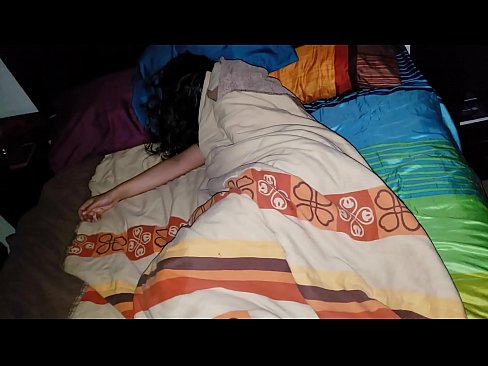 ❤️ Fillastro reprendendo á súa nova madrasta mentres ela dorme. ️ Porno a nós gl.com-porn-zog.ru ﹏